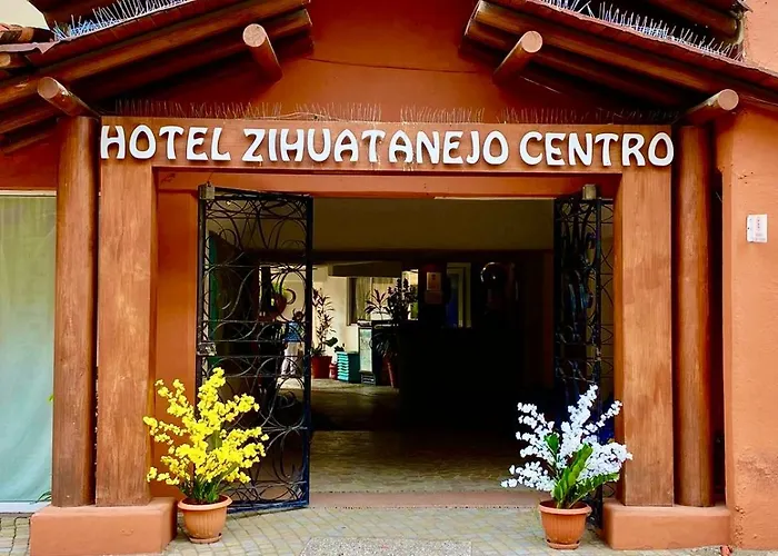 Hotel near College: Hotel Zihuatanejo Centro